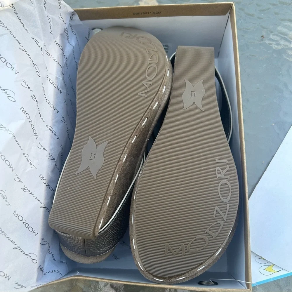 NEW Modzori Venitia 2 Reversible Wedge Sandal, Off White/Pewter Size 11 NIB